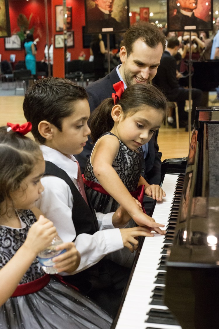 LaurenHaleyStudios_DecemberRecital2015_PianoLesson